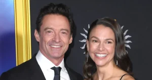Hugh Jackman and Sutton Foster Make Red Carpet Debut as a Couple at ‘Song Sung Blue’ Premiere