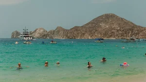 ‘Narco-banners’ reportedly threaten Americans in vacation hot spot where cartels rule like mafia: expert