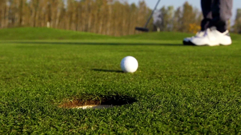 There’s math behind this maddening golf mishap