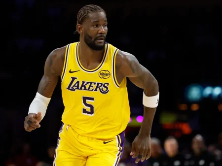 Ayton Fires Back at Shaq Criticism With Rare Lakers Stat Line