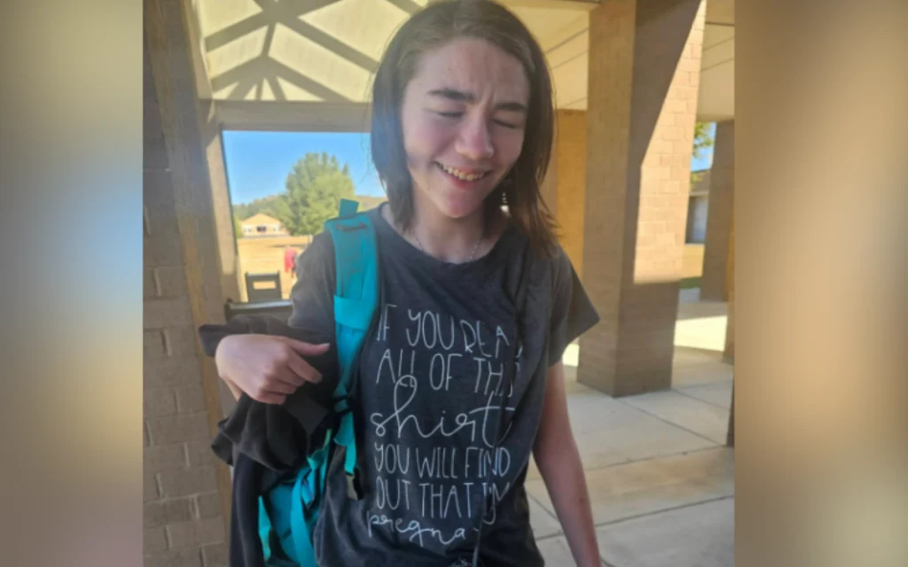 Teen Girl Wears Aunt’s Old T-Shirt To School, Then Mom Looks Closer