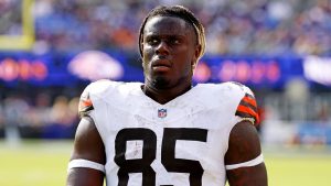 Browns tight end David Njoku elated after not being traded: ‘I ain’t f—ing leaving’