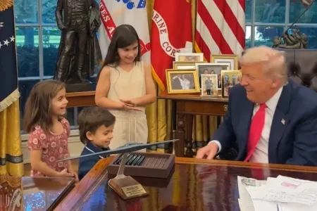 Trump shares adorable moment with kids visiting Oval Office: ‘My name is Donald’
