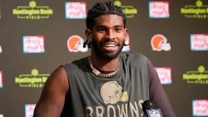 Browns’ Shedeur Sanders defends Kevin Stefanski against ‘sabotage’ claims from supporters