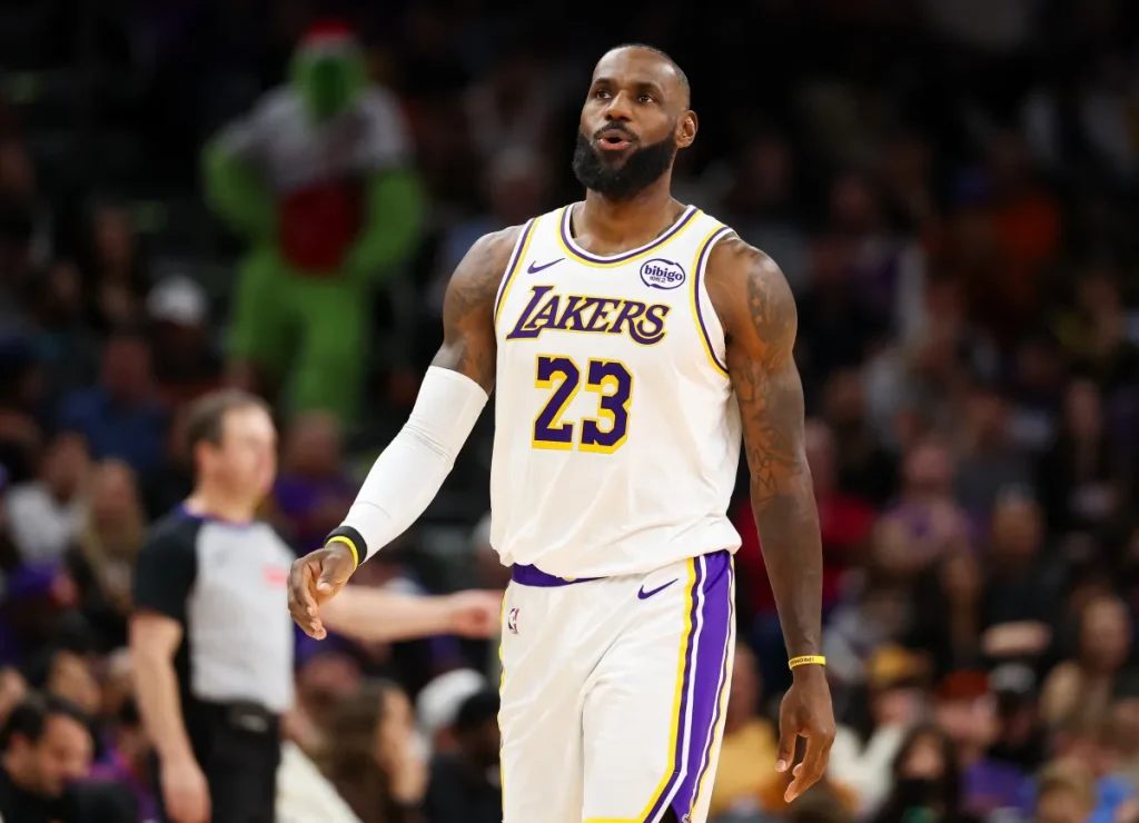 Lakers’ LeBron James Sends Clear Message on Dillon Brooks Incident