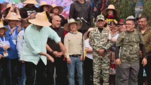 Maduro sings, dances and threatens to ‘smash the teeth’ of the ‘North American empire’