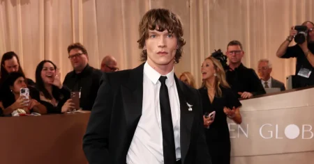 ‘Heated Rivalry’ Star Connor Storrie Debuts Shaggy Hair on 2026 Golden Globes Awards Red Carpet