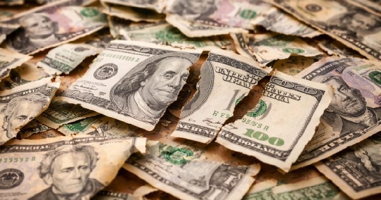 US Dollar Slides Toward Steepest Weekly Drop in Seven Months Amid Policy Uncertainty