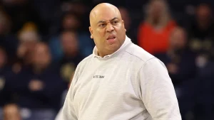 Notre Dame head coach goes ballistic, rushes after official in wild scene following controversial loss