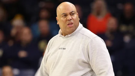 Notre Dame head coach goes ballistic, rushes after official in wild scene following controversial loss