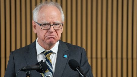 Bruce Pearl rips Tim Walz, Democrats after Border Patrol-involved shooting in Minnesota