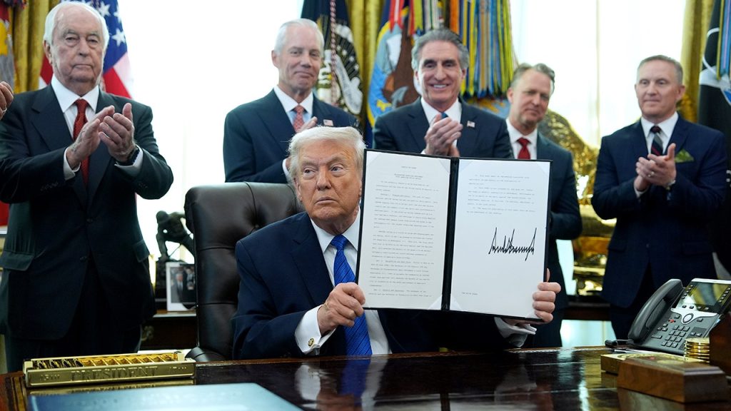 President Trump signs executive order bringing IndyCar race to DC for America250