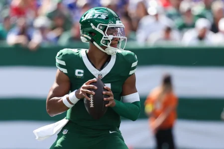 Jets Still Paying Justin Fields $8 Million to Play for Chiefs: Report