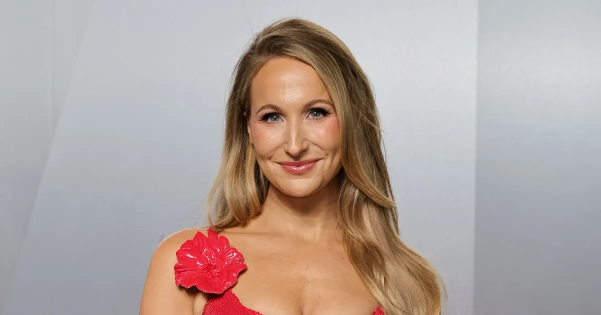 Nikki Glaser Flashes Her Underwear During ‘Live With Kelly and Mark’ Wardrobe Malfunction