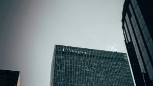 MicroStrategy’s Lone Stand: JPMorgan Sees Strategy as Crypto Flows’ Lifeline