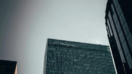 MicroStrategy’s Lone Stand: JPMorgan Sees Strategy as Crypto Flows’ Lifeline