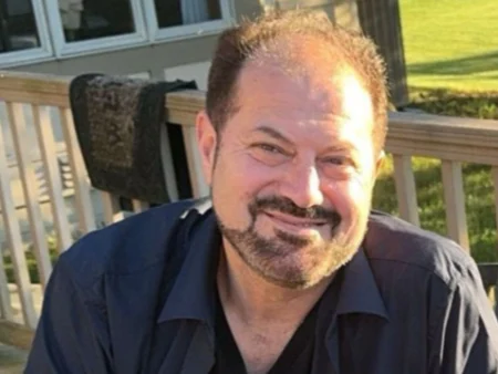 ICE detains green cardholder with 6 citizen kids after 32 years in US