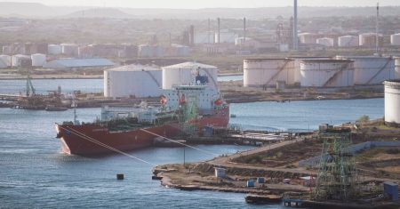 Oil Prices Climb and Bonds Falter as Iran War Raises Inflation Fears