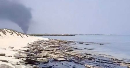 Oil Slick Reaches a Pristine Persian Gulf Island in Iran