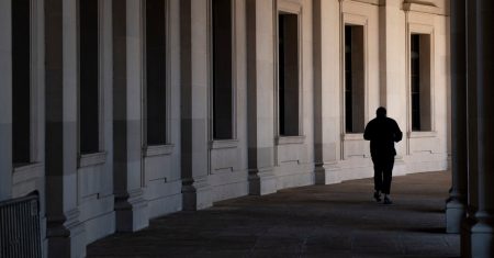 Former Judges Urge Inquiry Into Deal Trump Struck With I.R.S.