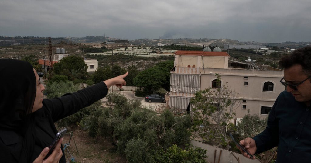 Israeli Warplanes Circle Over Southern Lebanon as Residents Look On