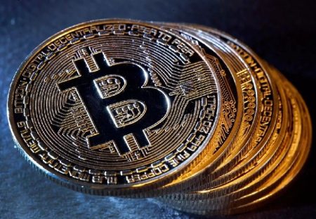 rewrite this title into a single title (don’t suggest multiple titles, just choose one, and don’t add “ to the title): An Analyst Claims the Bitcoin Market Is “Overheating” – Here’s What They Expect