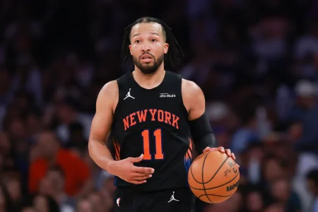 Jalen Brunson Hugs Mariska Hargitay After Yet Another Knicks Win