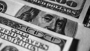 Robert Kiyosaki Replaces Cash With Bitcoin Amid Fresh Dollar Warnings