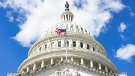 Senator Pushes Crypto CLARITY Act to Protect US Dollar Dominance