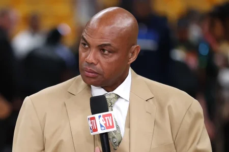 Charles Barkley Jokes With Knicks Legend About Playoff Grudge at NBA Finals