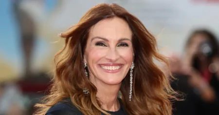 Hold the Jeans — Julia Roberts’ Denim Skirt Style Is the Chic Summer Alternative