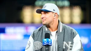 Rob Gronkowski offers advice for Patriots to silence noise around Mike Vrabel controversy ahead of 2026 season