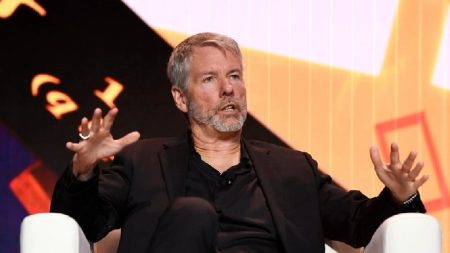 rewrite this title into a single title (don’t suggest multiple titles, just choose one, and don’t add “ to the title): Bitcoin’s biggest advocate, Michael Saylor, says new plan to clean up the blockchain is ‘a bad idea’