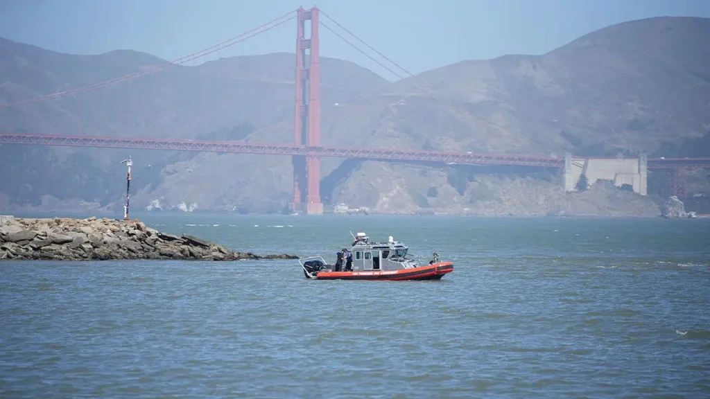 San Francisco Bay search suspended for 3 missing boaters after vessel capsizes amid 5-foot swells