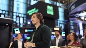 rewrite this title into a single title (don’t suggest multiple titles, just choose one, and don’t add “ to the title): Robinhood Chain’s real-world assets jump fivefold as tokenized stocks start trading in bigger size