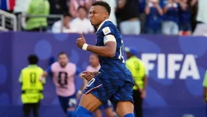 Kylian Mbappé’s seventh goal of the World Cup lifts France past Paraguay in physical Round of 16 match
