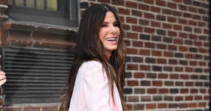 Sandra Bullock’s Slouchy Knit Is the Perfect Rich-Mom Layer for Summer-to-Fall Weather