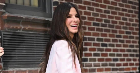 Sandra Bullock’s Slouchy Knit Is the Perfect Rich-Mom Layer for Summer-to-Fall Weather