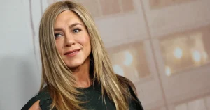 Jennifer Aniston’s $795 Designer Flip-Flops Look Surprisingly Similar to This $20 Amazon Pair