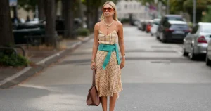 These 17 Loose-but-Flattering Dresses Take You From 80-Degree Days Straight Into Fall