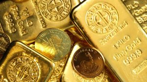 Bitcoin Outperforms Stocks and Correlates with Gold at the Crucial Moment