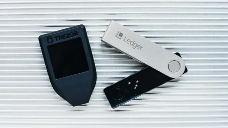 Russian Hardware Wallet Sales Double Ahead of New Crypto Rules