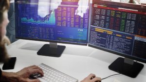 Bitcoin rises 2.6% as S&P 500 falls 0.5% in rare win