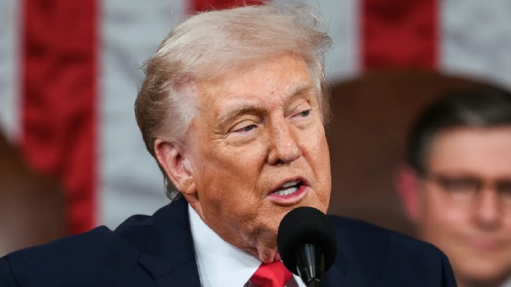 Senators Urge SEC to Investigate Trump Memecoin After $3.8B in Losses