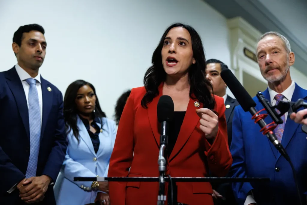 Lawmakers Call for Government Intervention after AI Leaders Issue Warning