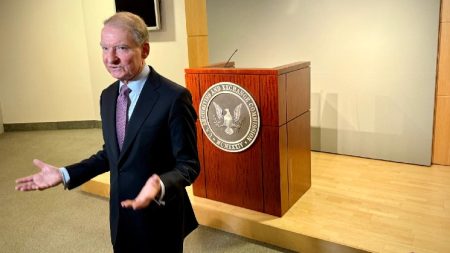 rewrite this title into a single title (don’t suggest multiple titles, just choose one, and don’t add “ to the title): SEC proposes transfer agent rule, sets event to figure out round-the-clock U.S. trading