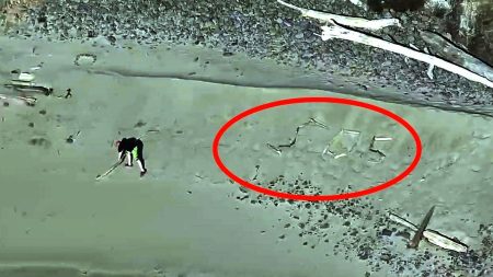 Tourists seeking ‘dramatic’ photo on isolated beach trapped by incoming tide