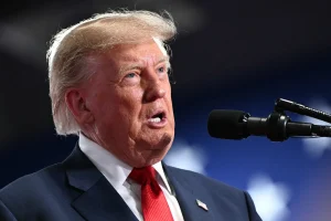 Trump Mocks NY Law Replacing ‘Mother’ With ‘Gestating Parent’
