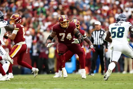 Commanders Offensive Lineman Makes Insane First-Down Catch in London Game