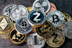 Two Analytics Companies Warn Altcoins Face Sharpest Drop Since April as Bitcoin Resists